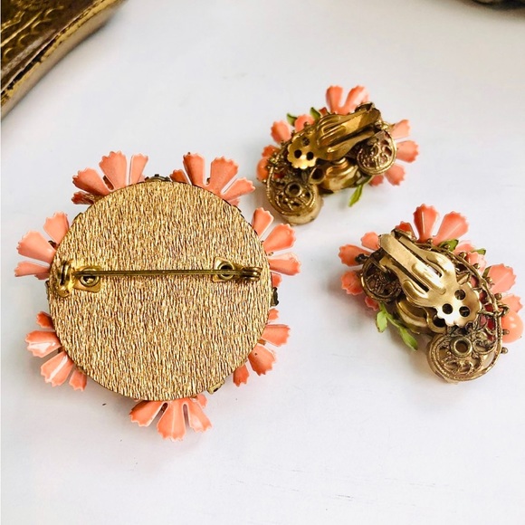 Rare Vintage Enamel Salmon Flower Demi Brooch Set - Picture 13 of 16